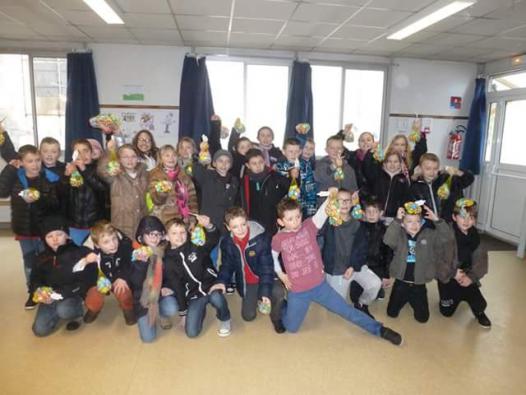 Chasse aux oeufs à l'école Pierre Bachelet organisée par le Comité des Fêtes, 2015